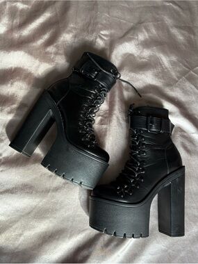Shein platform boots Size 5